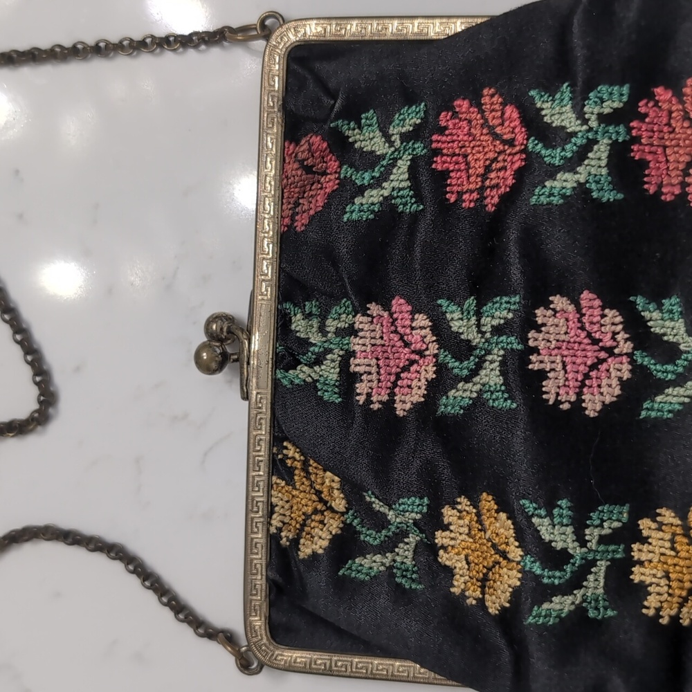 Vintage 1930's Embroidered Floral Evening Purse Black Satin Kiss-Lock Chain Bag - Picture 3 of 9